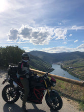 Load image into Gallery viewer, Bespoke Tour for Wine and History lovers!